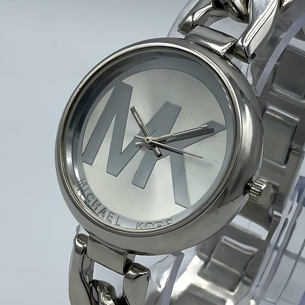 Stylish Women's Quartz Chain Strap Watch