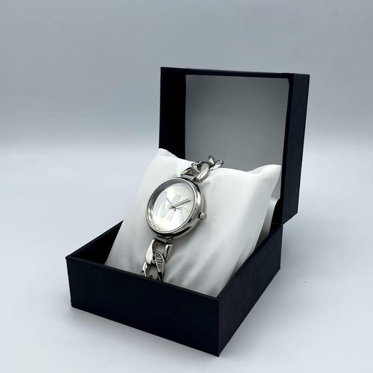 Stylish Women's Quartz Chain Strap Watch